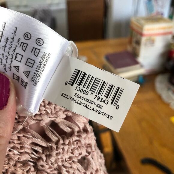 BCBGMAXAZRIA Romantic Crochet Open-Knit Crew Neck Pullover Sweater Pink - XS - Picture 11 of 12